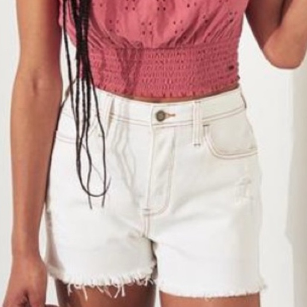 NWOT Hollister Ultra High-Rise Mom Jean Denim Short 3” White s3 w26